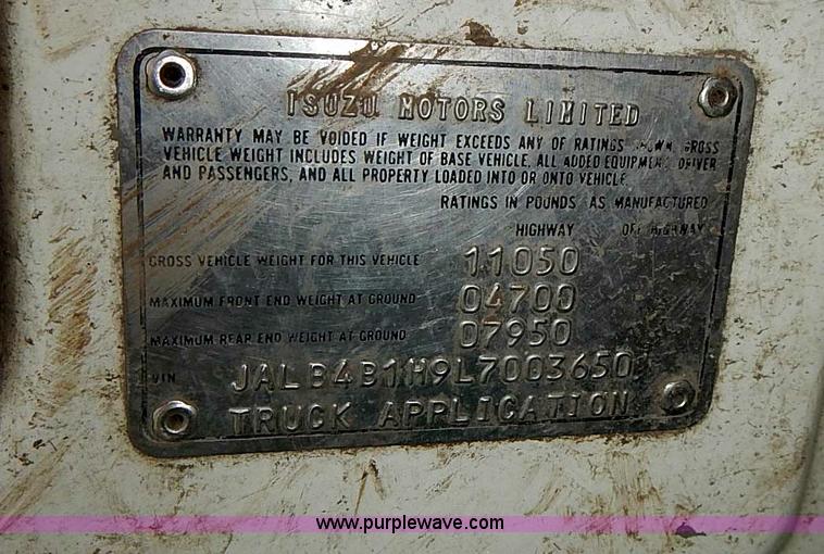 image for item J3220 1990 Isuzu NPR truck cab and chassis