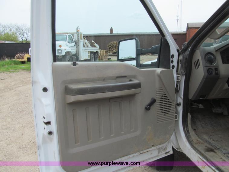 image for item J3478 2008 Ford F450 Super Duty XL Crew Cab flatbed truck