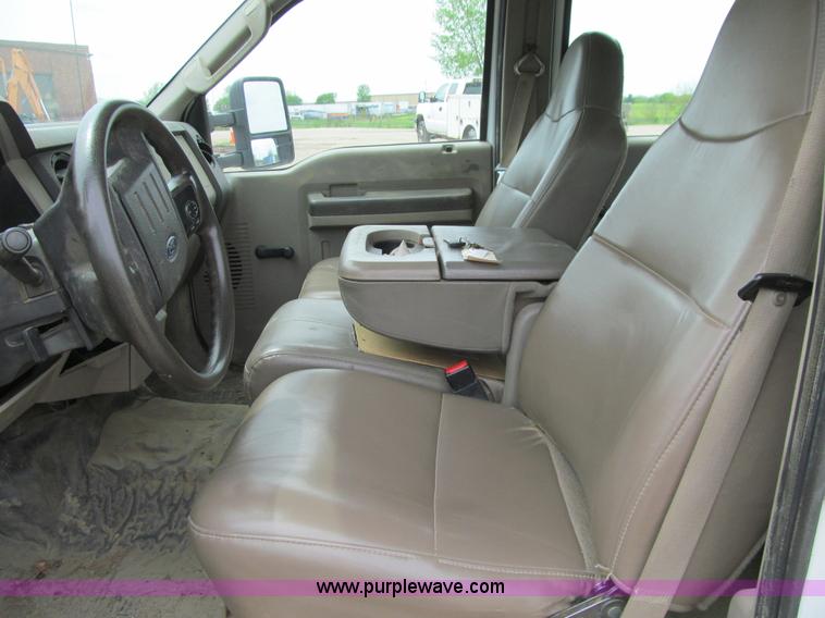 image for item J3478 2008 Ford F450 Super Duty XL Crew Cab flatbed truck