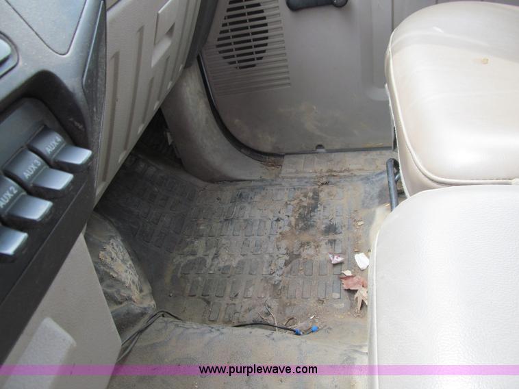 image for item J3478 2008 Ford F450 Super Duty XL Crew Cab flatbed truck