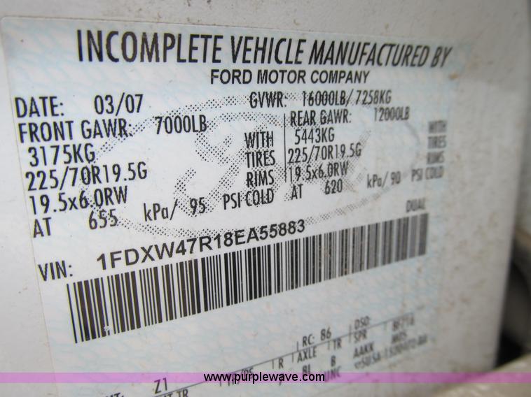 image for item J3478 2008 Ford F450 Super Duty XL Crew Cab flatbed truck