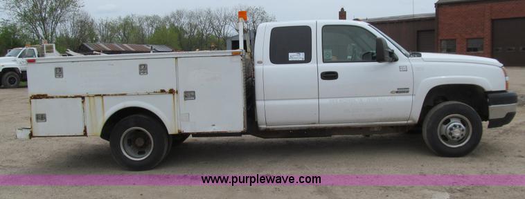 image for item J3479 2006 Chevrolet Silverado 3500 Ext. Cab utility truck