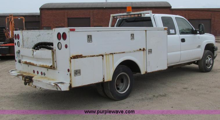 image for item J3479 2006 Chevrolet Silverado 3500 Ext. Cab utility truck
