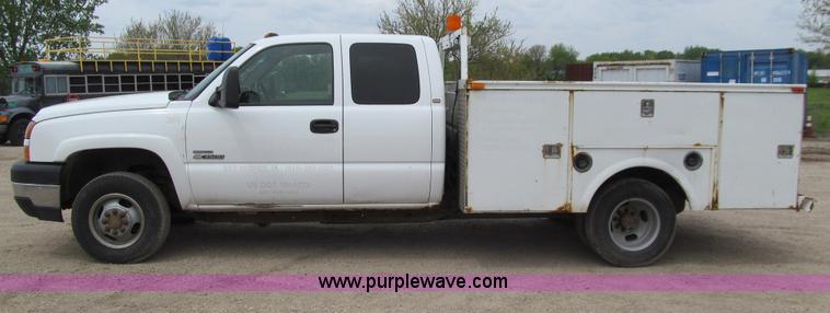 image for item J3479 2006 Chevrolet Silverado 3500 Ext. Cab utility truck