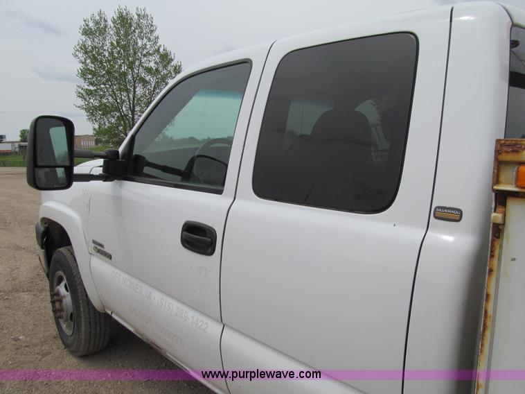 image for item J3479 2006 Chevrolet Silverado 3500 Ext. Cab utility truck