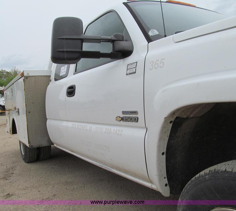 image for item J3479 2006 Chevrolet Silverado 3500 Ext. Cab utility truck