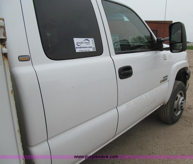 image for item J3479 2006 Chevrolet Silverado 3500 Ext. Cab utility truck