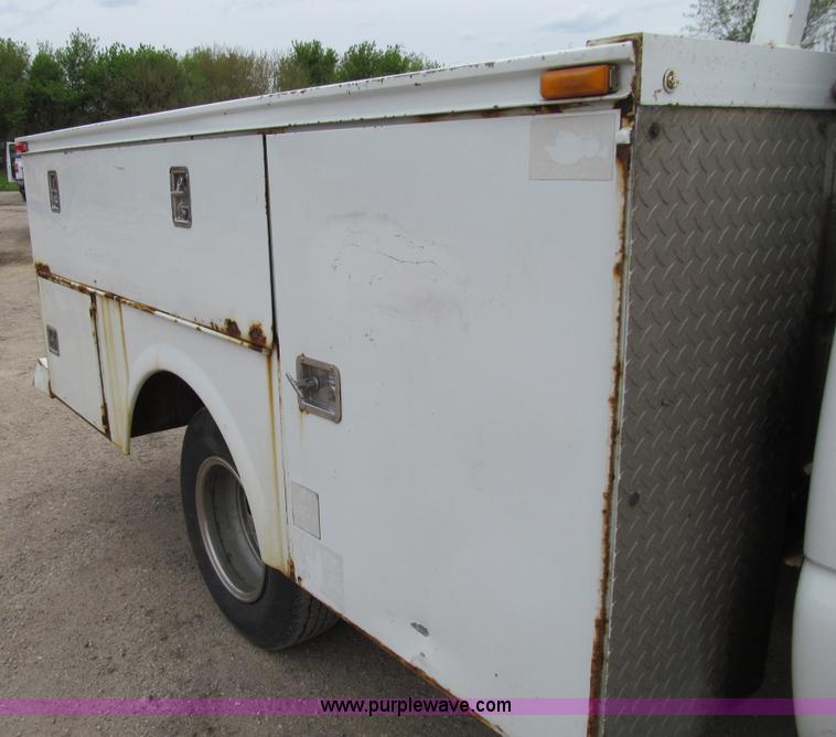 image for item J3479 2006 Chevrolet Silverado 3500 Ext. Cab utility truck