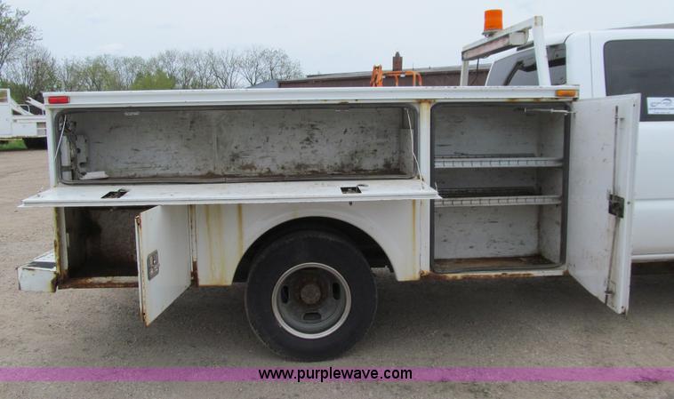 image for item J3479 2006 Chevrolet Silverado 3500 Ext. Cab utility truck