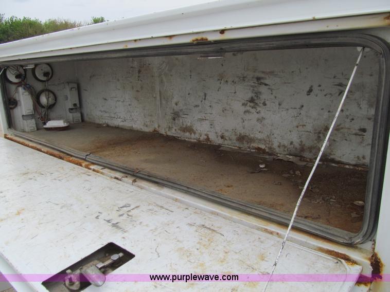 image for item J3479 2006 Chevrolet Silverado 3500 Ext. Cab utility truck