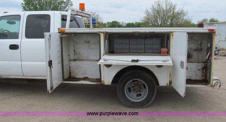image for item J3479 2006 Chevrolet Silverado 3500 Ext. Cab utility truck