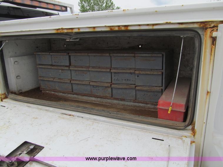 image for item J3479 2006 Chevrolet Silverado 3500 Ext. Cab utility truck