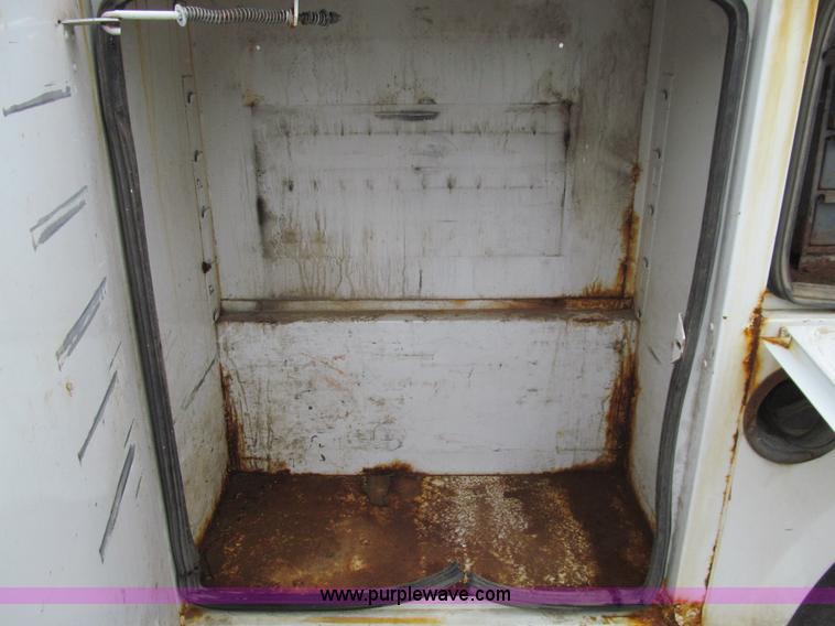 image for item J3479 2006 Chevrolet Silverado 3500 Ext. Cab utility truck