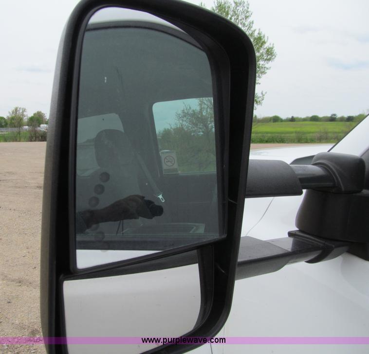 image for item J3479 2006 Chevrolet Silverado 3500 Ext. Cab utility truck