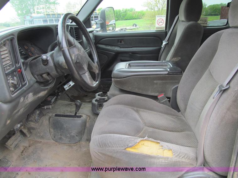 image for item J3479 2006 Chevrolet Silverado 3500 Ext. Cab utility truck