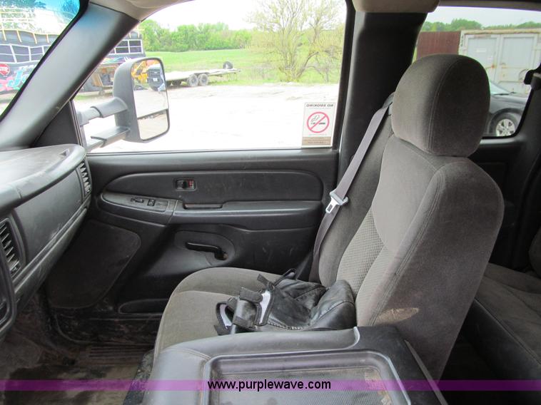 image for item J3479 2006 Chevrolet Silverado 3500 Ext. Cab utility truck