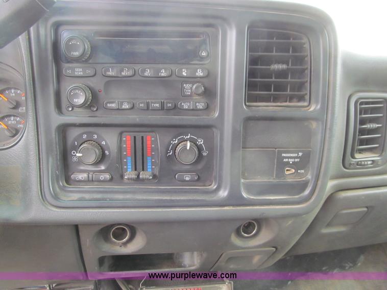 image for item J3479 2006 Chevrolet Silverado 3500 Ext. Cab utility truck