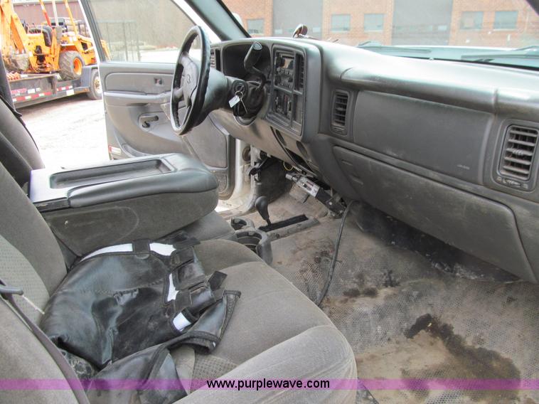 image for item J3479 2006 Chevrolet Silverado 3500 Ext. Cab utility truck