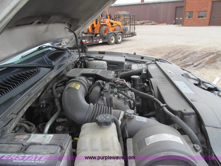 image for item J3479 2006 Chevrolet Silverado 3500 Ext. Cab utility truck