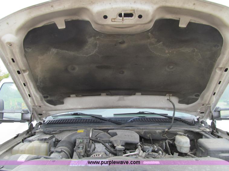 image for item J3479 2006 Chevrolet Silverado 3500 Ext. Cab utility truck