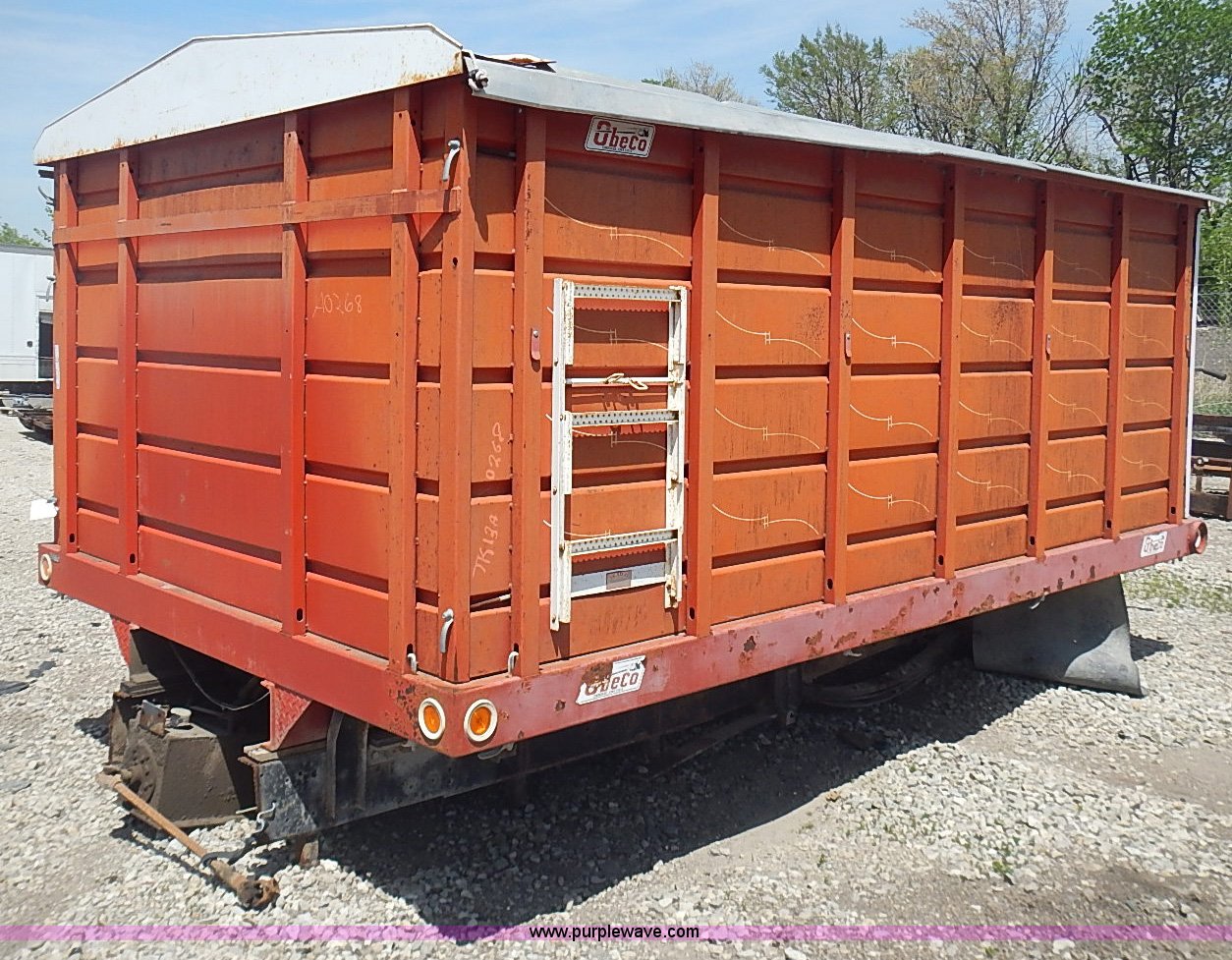 Obeco grain bed in Topeka, KS Item AC9067 sold Purple Wave