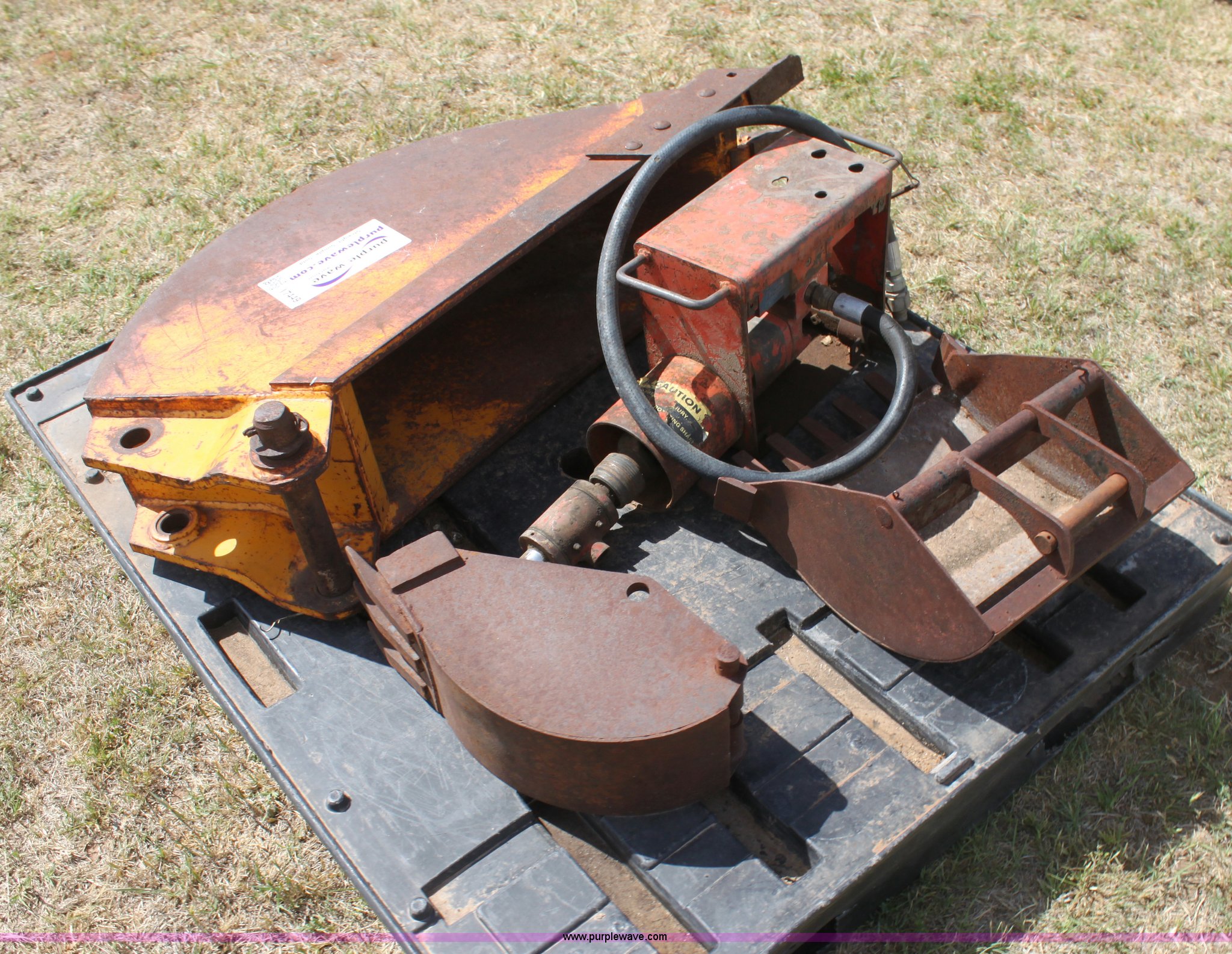 John Deere 310D backhoe bucket in Enid, OK Item I7449 sold Purple Wave