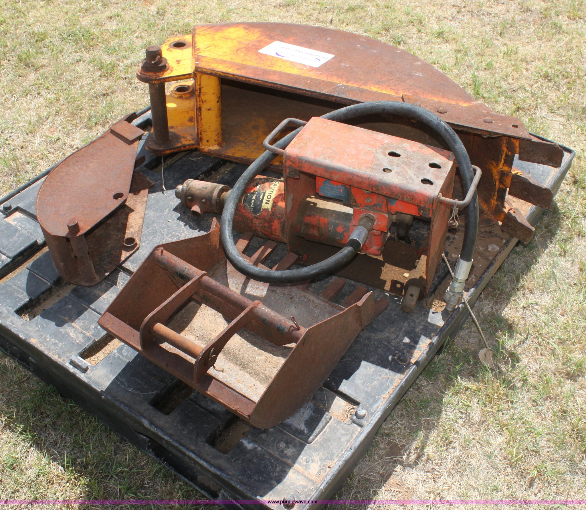John Deere 310D backhoe bucket in Enid, OK Item I7449 sold Purple Wave