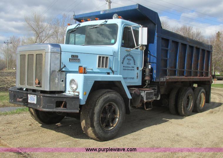 image for item A8682 1990 International 1840 dump truck