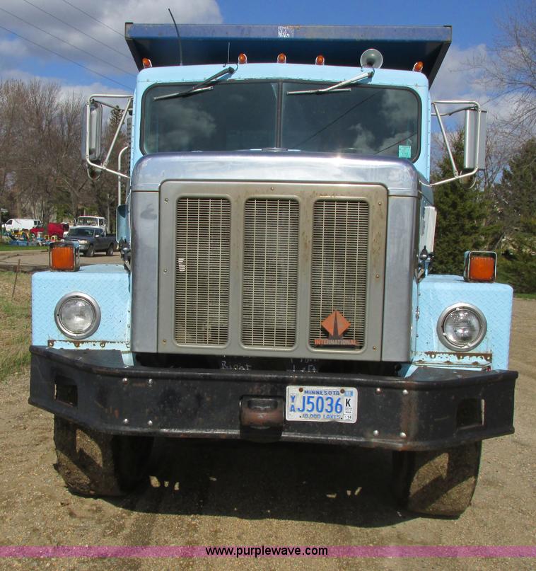 image for item A8682 1990 International 1840 dump truck