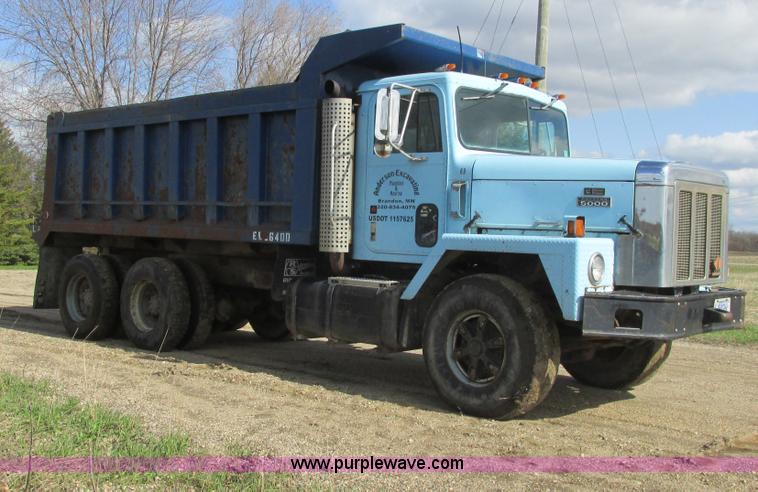 image for item A8682 1990 International 1840 dump truck