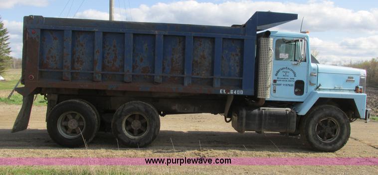 image for item A8682 1990 International 1840 dump truck