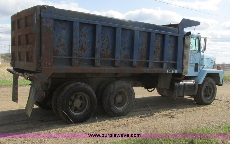 image for item A8682 1990 International 1840 dump truck