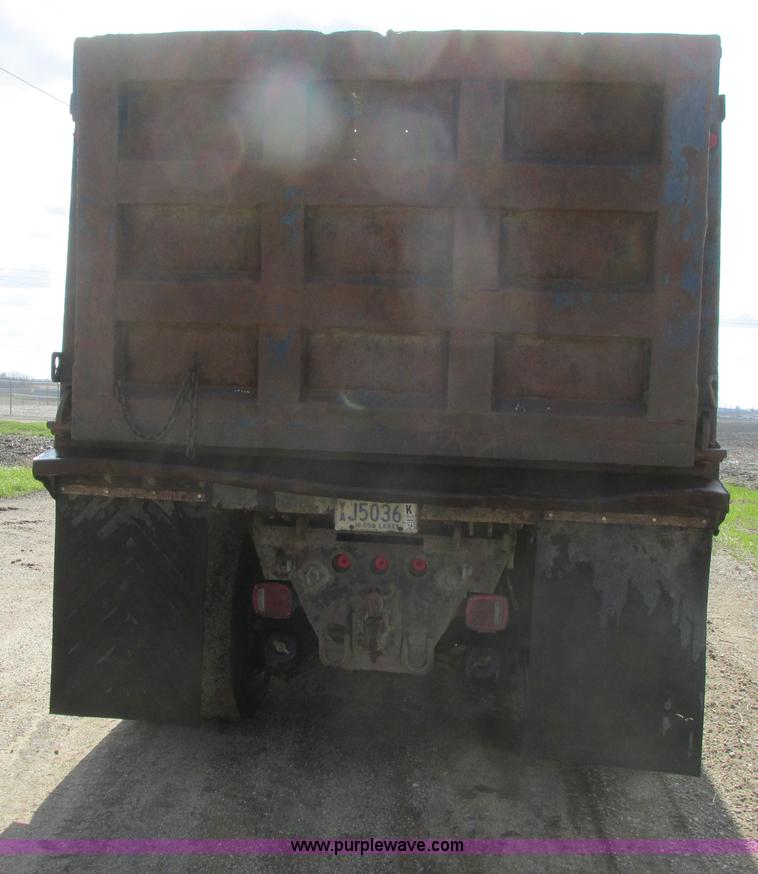 image for item A8682 1990 International 1840 dump truck