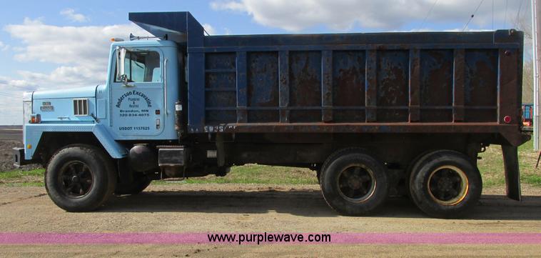 image for item A8682 1990 International 1840 dump truck