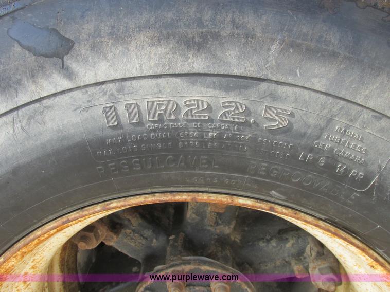 image for item A8682 1990 International 1840 dump truck