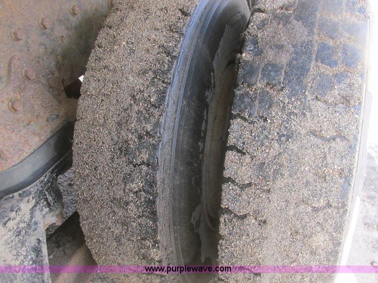 image for item A8682 1990 International 1840 dump truck