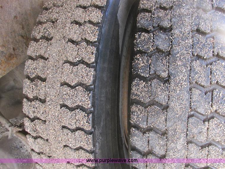 image for item A8682 1990 International 1840 dump truck