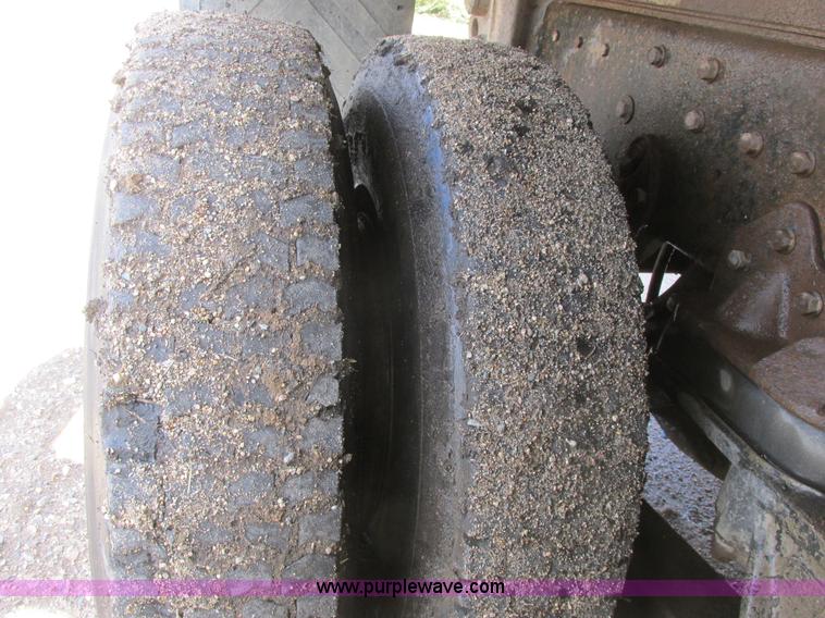 image for item A8682 1990 International 1840 dump truck