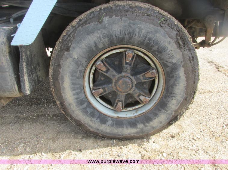 image for item A8682 1990 International 1840 dump truck