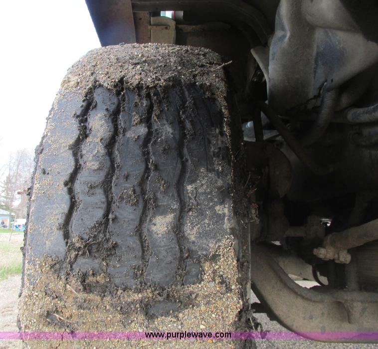 image for item A8682 1990 International 1840 dump truck