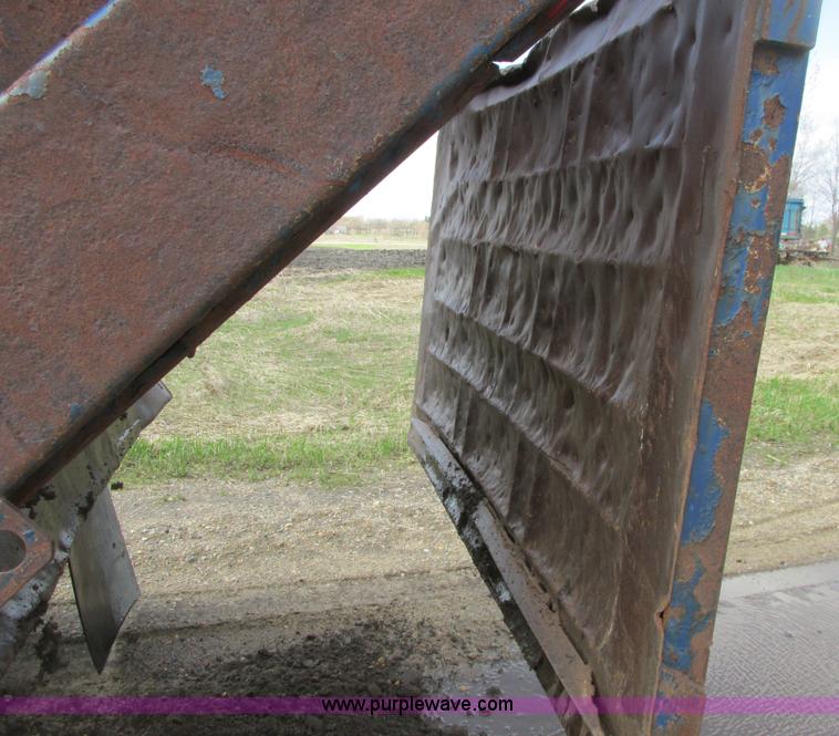 image for item A8682 1990 International 1840 dump truck