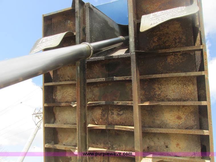 image for item A8682 1990 International 1840 dump truck