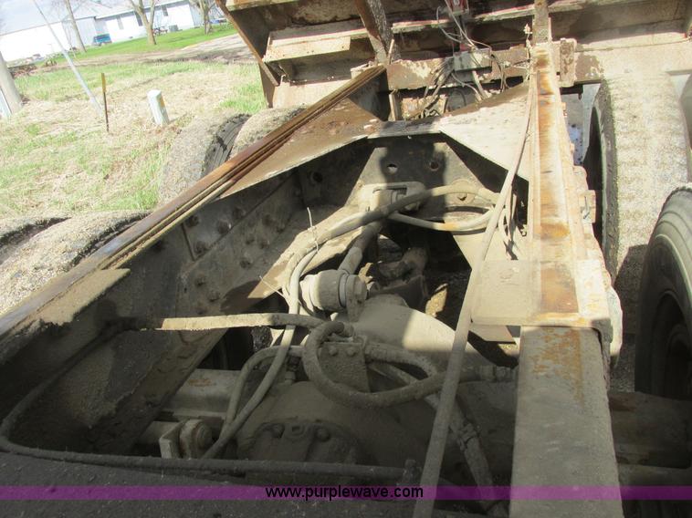 image for item A8682 1990 International 1840 dump truck