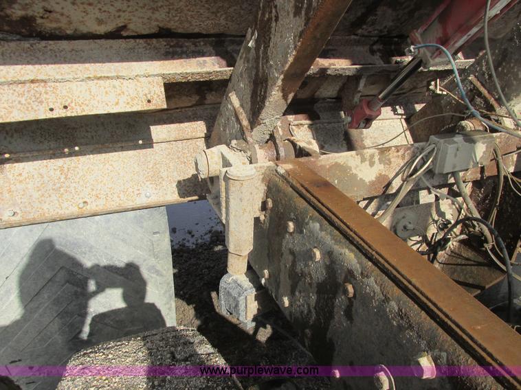 image for item A8682 1990 International 1840 dump truck