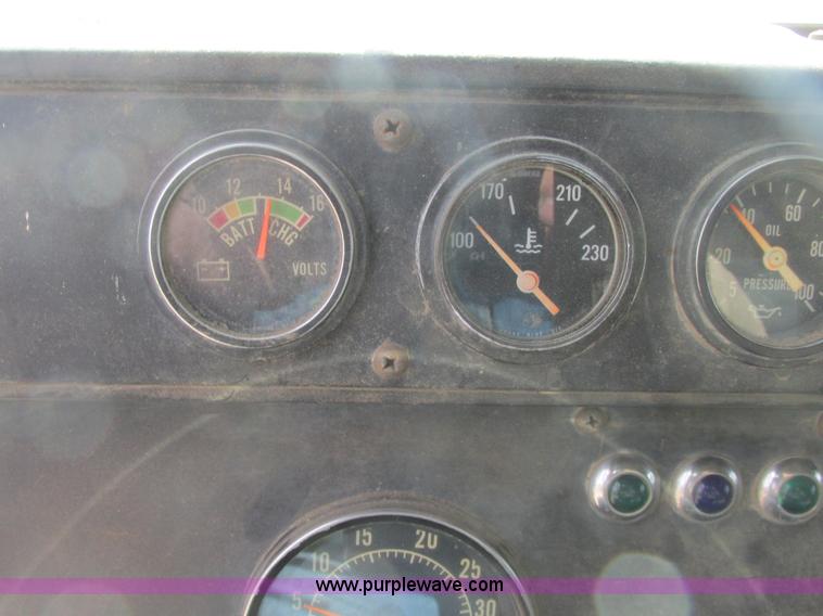 image for item A8682 1990 International 1840 dump truck