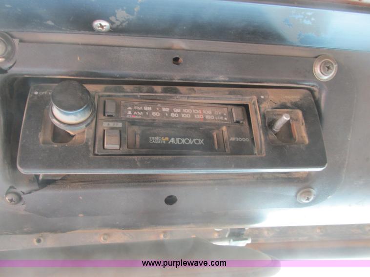 image for item A8682 1990 International 1840 dump truck