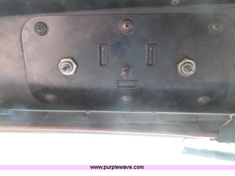 image for item A8682 1990 International 1840 dump truck