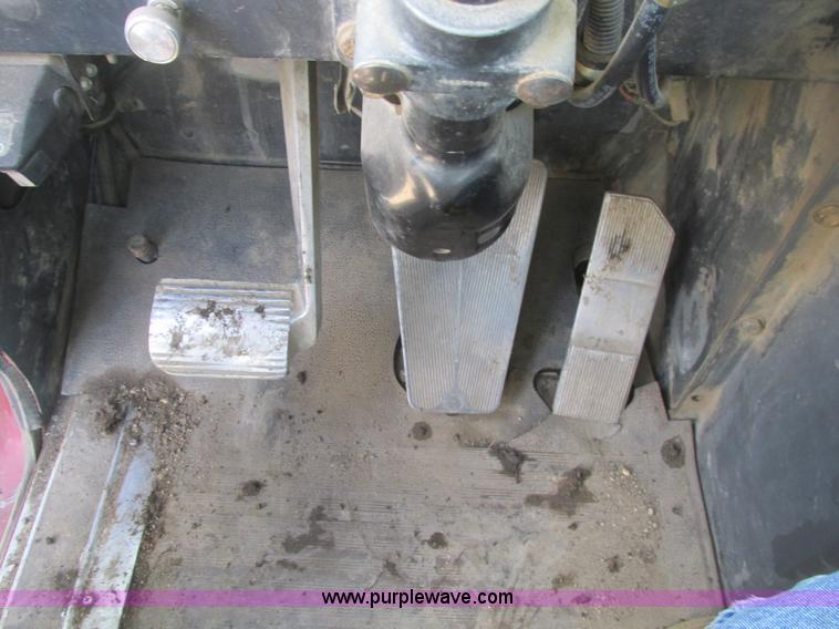 image for item A8682 1990 International 1840 dump truck