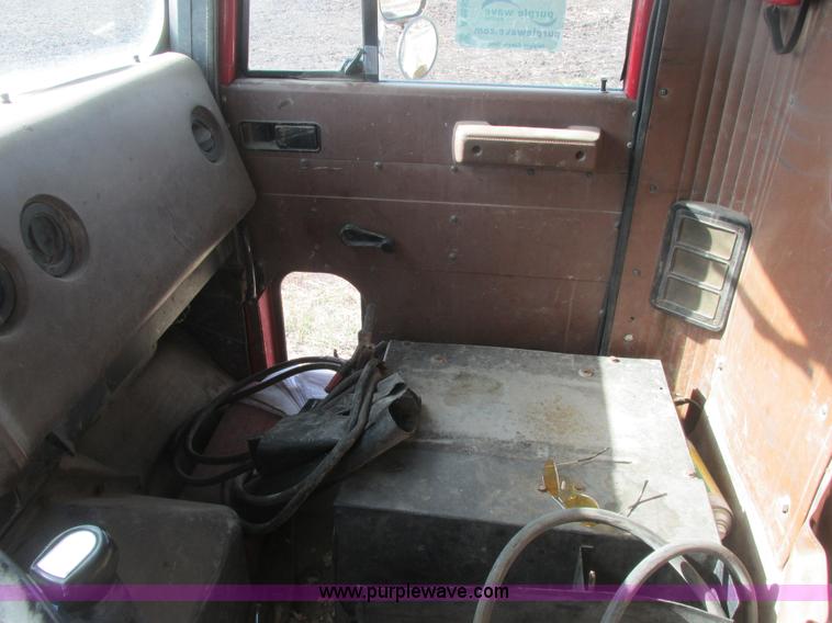 image for item A8682 1990 International 1840 dump truck