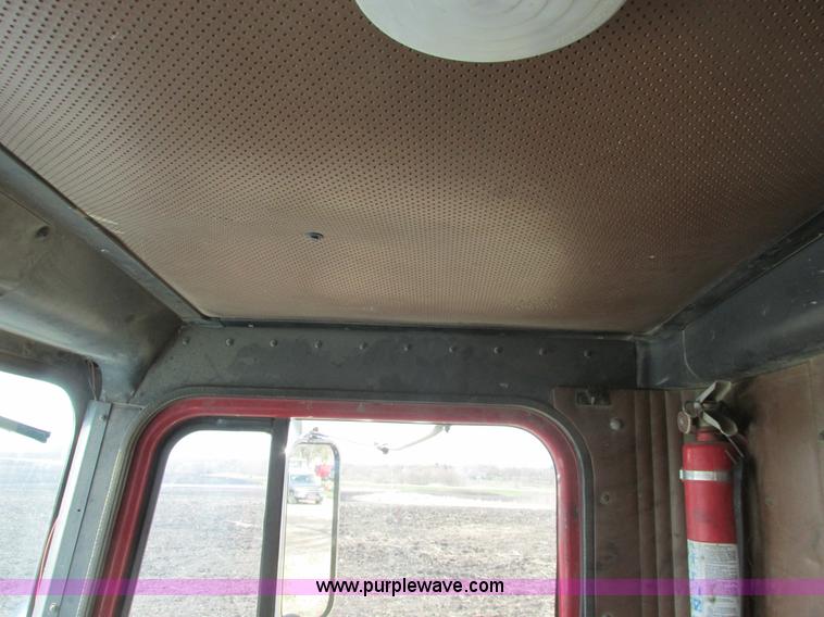 image for item A8682 1990 International 1840 dump truck